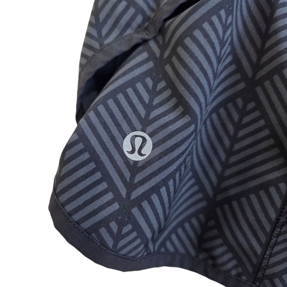 Lululemon Athletica Black Patterned Athletic Shorts Size 6 - Picture 4 of 5